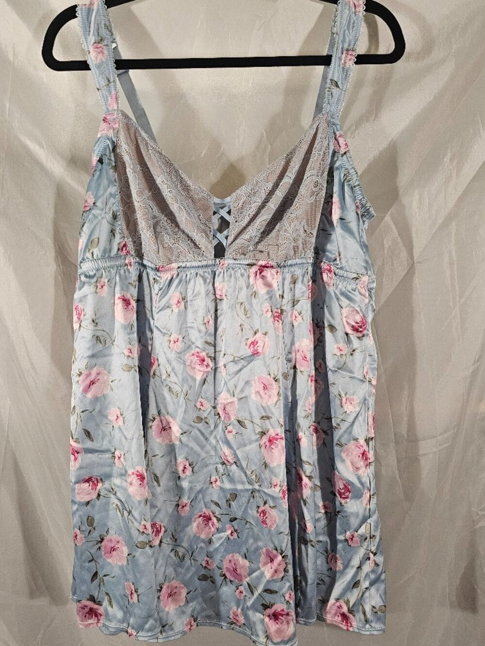 Torrid pretty satin and lace chemise. Size 2. Like new.